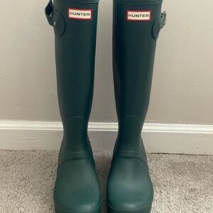 Hunter Women's Tall Rain Boots in Forest Green